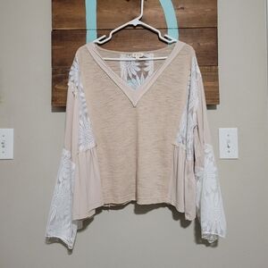 POL Beige Lace Detail V-Neck Flare Sleeve Top with White Lace Paneled Size Large